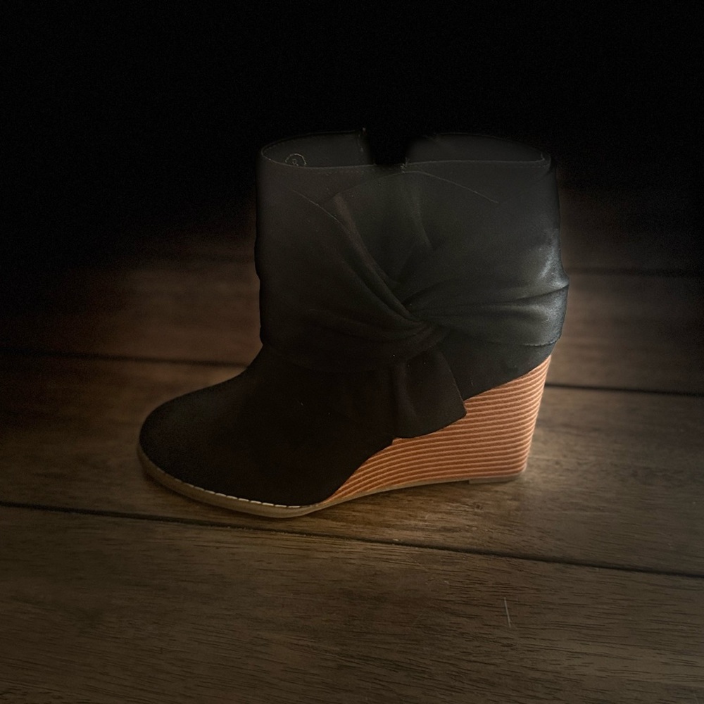 Elegant Black Wedge Boots